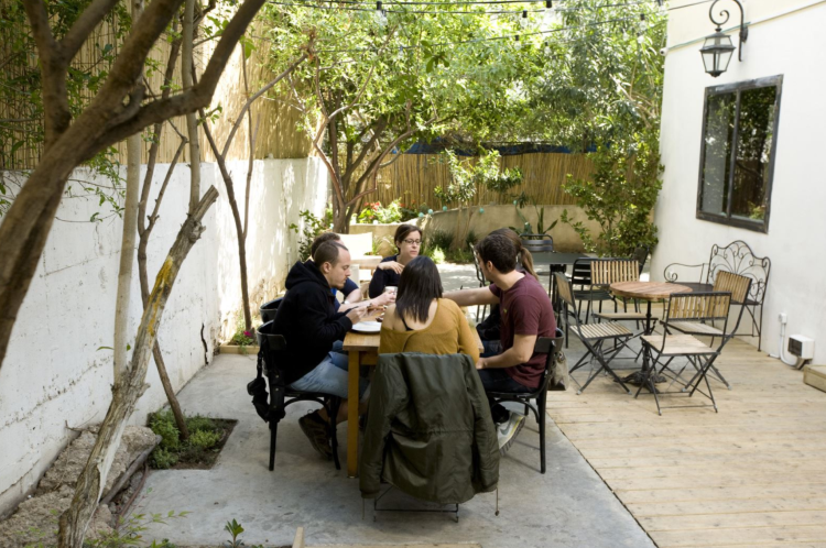 little tel aviv hostel garden